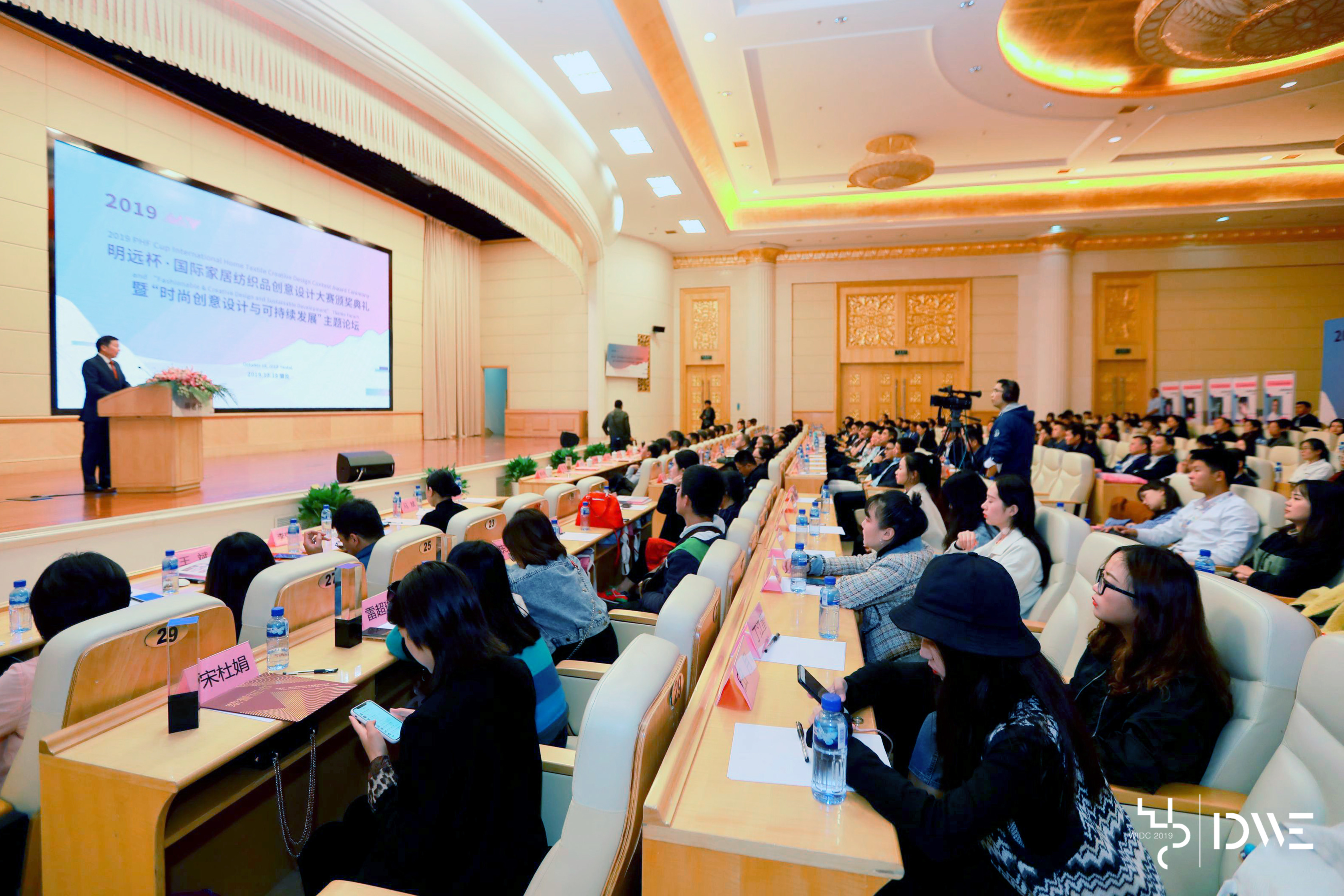 5de9c7e3e941b.jpg 5de9c7e3e941b.jpg